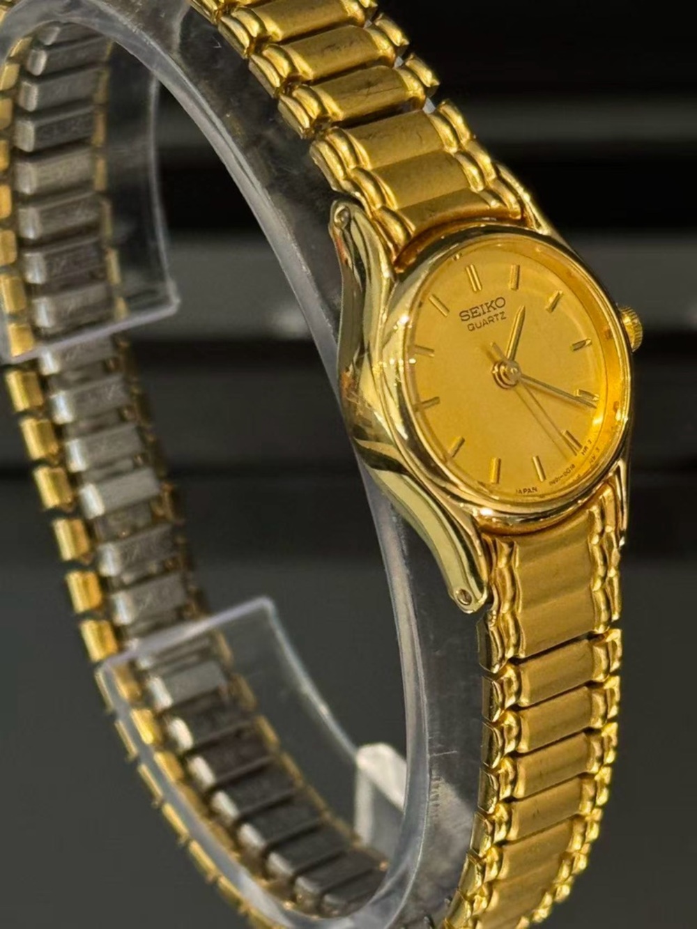 Vintage Seiko Ladies Watch Gold Tone Stretch Band 19mm New Battery Working - Picture 3 of 8